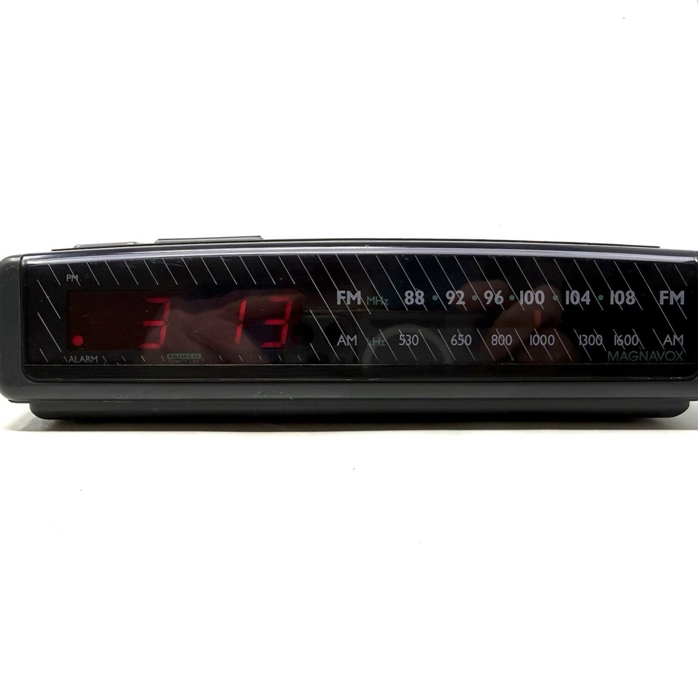 Vintage Magnavox "The Nightline" AM FM Dual Alarm Clock Radio Model AJ-3110/17